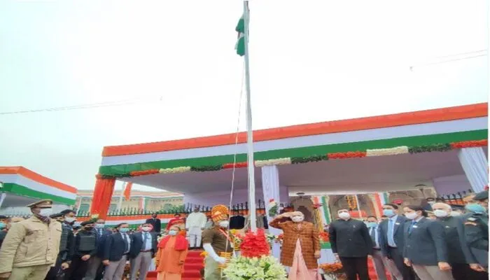 यूपी में धूमधाम से मनाया गया 73वां गणतंत्र दिवस, झांकियों ने मोहा लोगों का मन…
