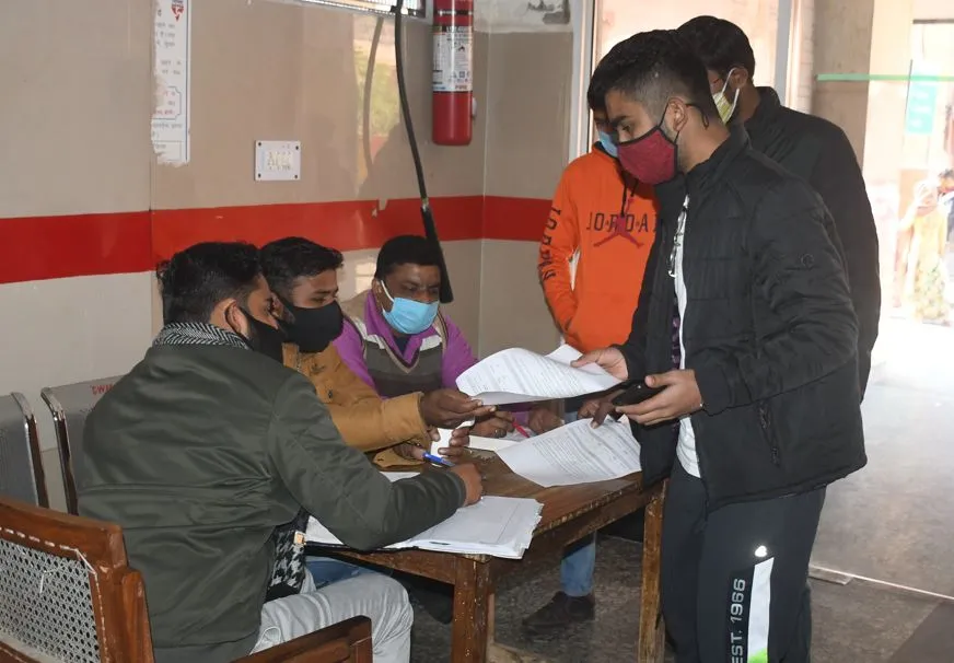 बरेली: प्रभाव- बिना मास्क के नहीं मिलेगा अस्पताल में प्रवेश, टीम से मांगा स्पष्टीकरण