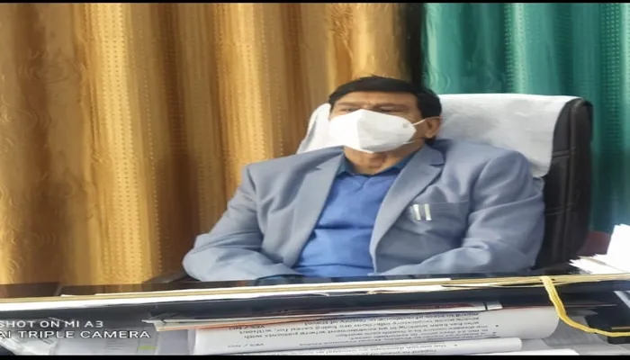 बहराइच: प्रसव के लिए नर्स ने बाहर से लिखी दवा, विरोध करने पर की अभद्रता…