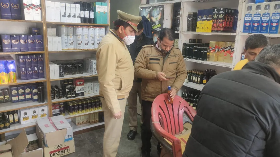 बरेली: मनोज की गिरफ्तारी के बाद शराब की दुकानों पर छापेमारी