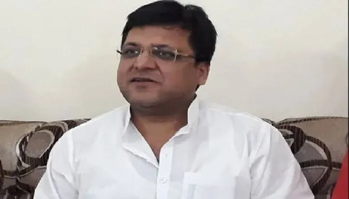 सपा को एक और बड़ा झटका, नितिन अग्रवाल ने अपने सभी पदों से दिया इस्तीफा