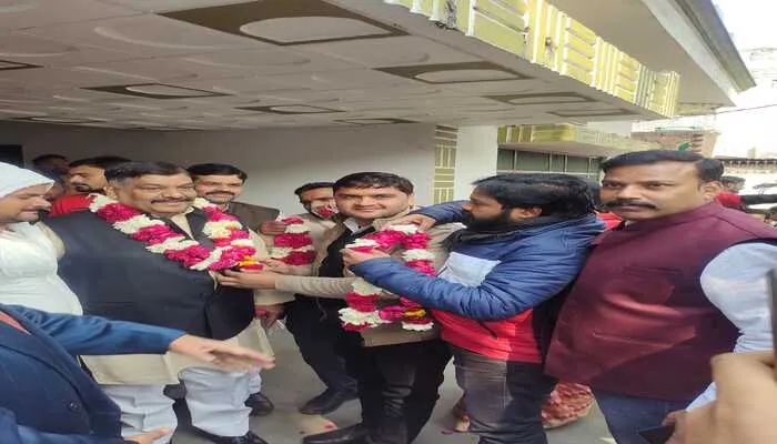 बाराबंकी में अपने निर्वाचन क्षेत्र पहुंचे सपा प्रत्याशी, कार्यकर्ताओं ने किया भव्य स्वागत…