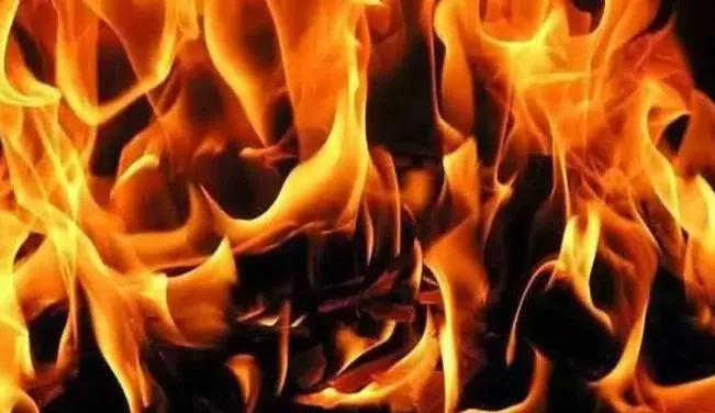 अयोध्या: छप्पर में लगी आग, गृहस्थी का सामान जलकर राख