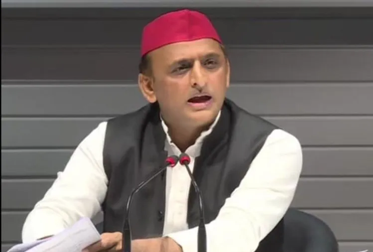 UP Election 2022: अखिलेश यादव ने दिया बड़ा बयान, सत्ता में आने पर देंगे 18 हजार रुपये सालाना पेंशन