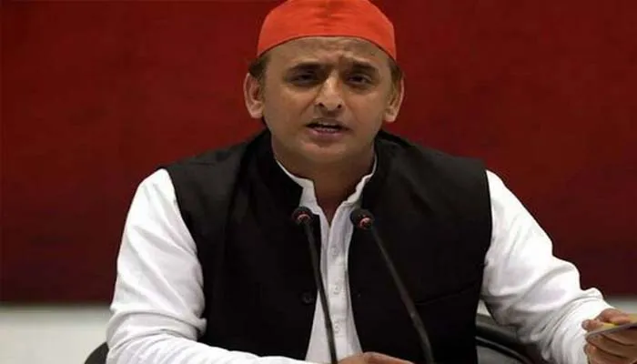 सपा का चुनाव आयोग को पत्र, कहा- बीजेपी कार्यकर्ताओं की तरह काम कर रहे अधिकारी, निलंबन की मांग