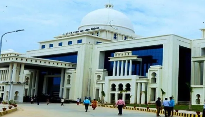 124 केन्द्रों पर शुरू हुई एकेटीयू की विषम सेमेस्टर परीक्षायें