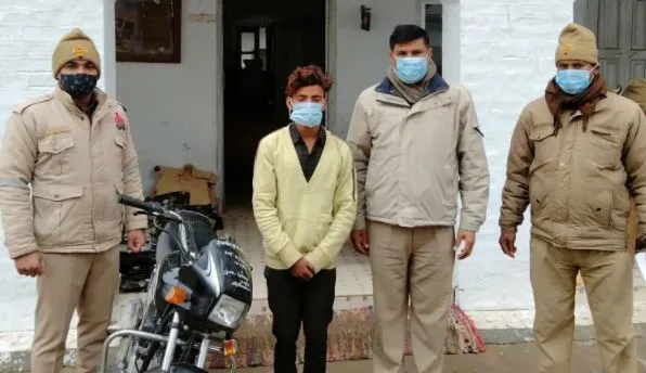 पीलीभीत: उत्तराखंड सीमा पर ऑटो लिफ्टर गिरफ्तार, बाइक बरामद