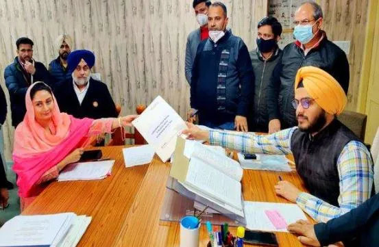 Punjab elections: सुखबीर बादल ने जलालाबाद से भरा नामांकन पत्र, हरसिमरत ने बोली ये बात…