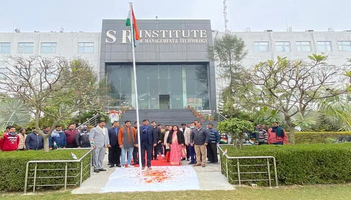 लखनऊ: एसआर ग्रुप ऑफ इस्टीट्यूशन ने धूमधाम से मनाया गणतंत्र दिवस…