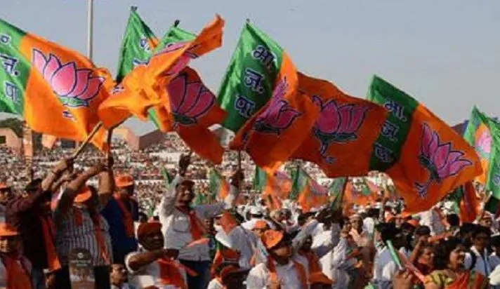 UP Election 2022: बीजेपी में इस बार कट सकता है कई विधायकों का टिकट, जानें क्यों…