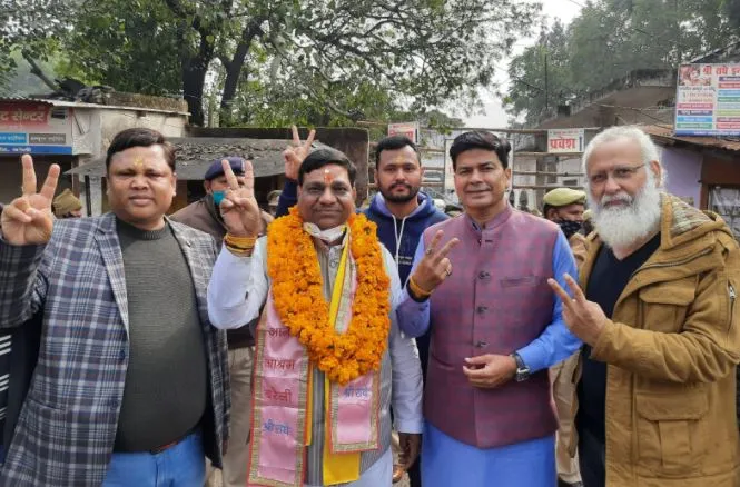 बरेली: भाजपा से संजीव का नामांकन, अब सपा से राजेश अग्रवाल पहुंच रहे कलेक्ट्रेट