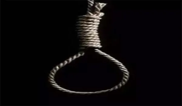 संभल : पत्नी से अनबन होने पर व्यक्ति ने फंदे से लटककर दी जान