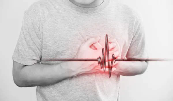 Heart Attack In Winter: सर्दियों में बढ़ जाता है हार्ट अटैक का खतरा, इन आदतों से खुद को रखें सुरक्षित