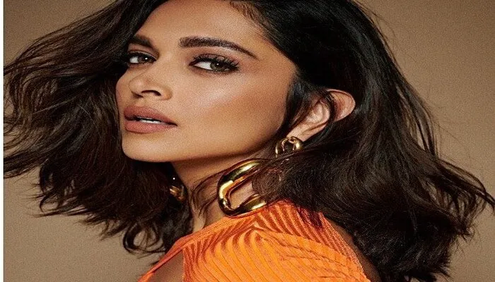 Deepika Padukone Photos: ऑरेंज आउटफिट में दीपिका पादुकोण ने बढ़ाया सोशल मीडिया का तापमान, दीवाने हुए फैंस, देखें…
