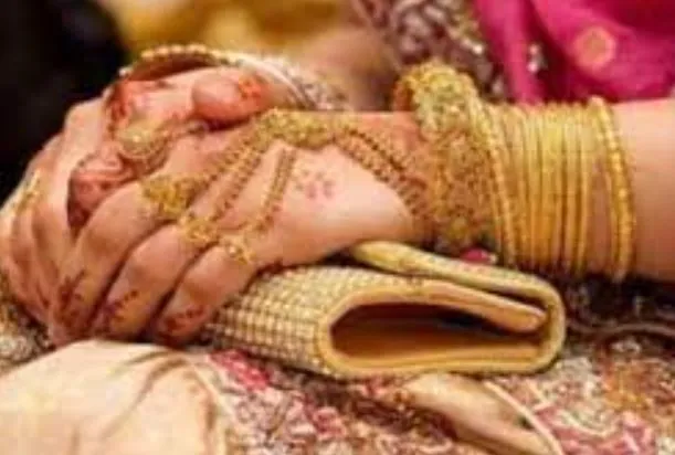 सुरक्षा के लिए दुल्हन के गहनों को अपने पास रखना क्रूरता नहीं: उच्चतम न्यायालय