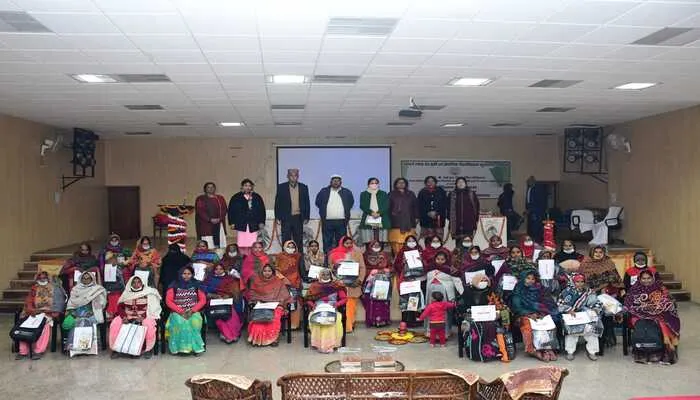 अयोध्या: प्रशिक्षण पाकर सजग हुईं 400 महिलाएं, कुलपति ने इस बात पर दिया जोर…