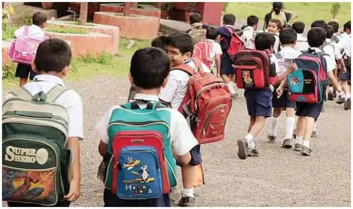 पश्चिम बंगाल सरकार प्राथमिक विद्यालय के छात्रों के लिए खुली जगह पर शुरू करेगी कक्षाएं