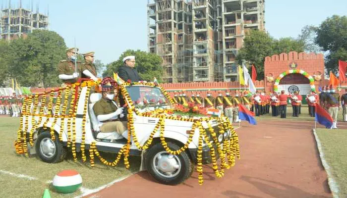 अयोध्या जिले में गणतंत्र दिवस की रही धूम, मंडलायुक्त ने किया ध्वजारोहण…