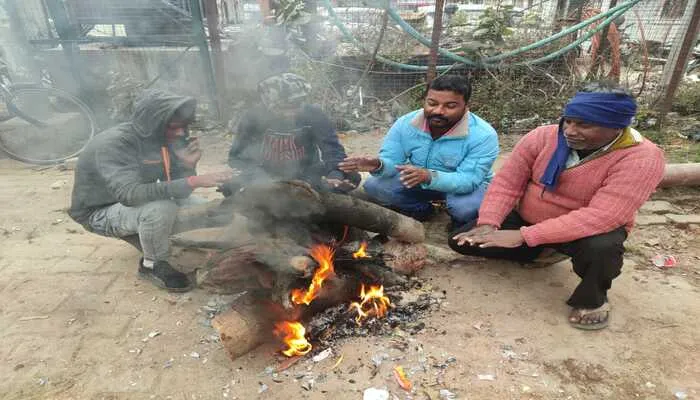 अयोध्या: छिटपुट बारिश के बाद गिरा पारा, ठिठुरे लोग, इतना रहा जिले का तापमान…