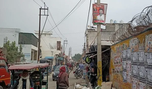 अमरोहा : नगर पालिका ने नहीं हटवाए राजनीतिक होर्डिंग, एसडीएम ने जताई नाराजगी