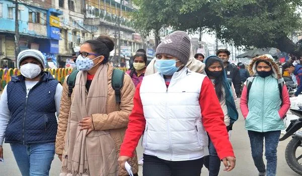 मुरादाबाद : पहाड़ों पर गिरी बर्फ से बढ़ी ठंड, पांच डिग्री तक लुढ़का पारा