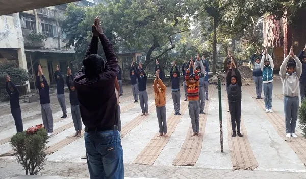 मुरादाबाद : ‘पांच मिनट सूर्य नमस्कार कर खुद को रख सकते हैं स्वस्थ’