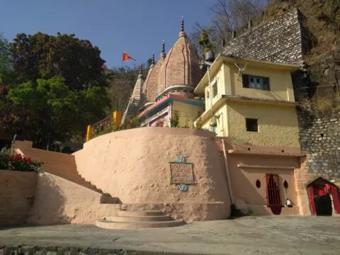 उत्तराखंड का चमत्कारी धाम, यहां सात जनम के रिश्ते में बंधने को विदेशियों का लगता है तांता