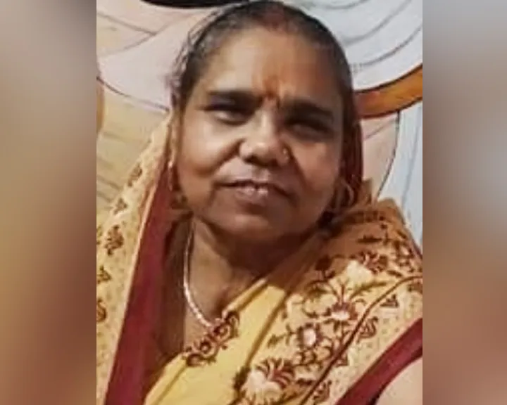 पीलीभीत: आरएसएस के पूर्व संघ संचालक की कार पेड़ से टकराई, हादसे में पत्नी की मौत