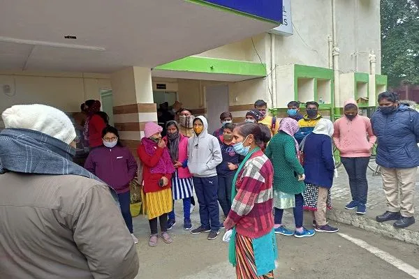 मुरादाबाद : छात्रा ने कोचिंग संचालक पर लगाया मारपीट का आरोप, थाने में किया हंगामा