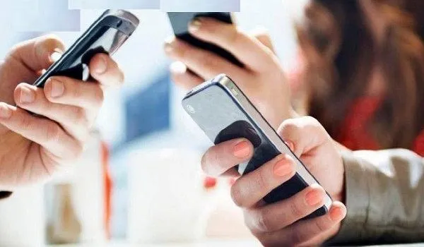 Mobile Phone Radiation: मोबाइल की लत न बन जाए कहीं स्वास्थ्य के लिए आफत