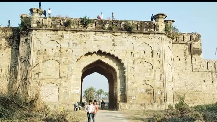 पूर्व राजदूत ने नजीबाबाद किले की कायाकल्प का उठाया बीड़ा, नवाब नजीबुद्दौला ने 400 साल पहले पत्थरगढ़ किले का कराया था निर्माण