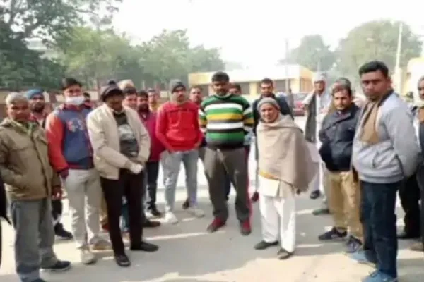 बिजनौर : महिला का घर के पीछे मिला शव, परिजनों ने जताई हत्या की आशंका