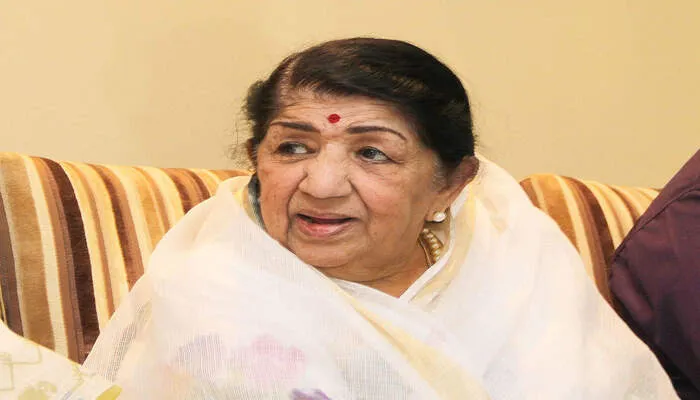 लता मंगेशकर की तबीयत में आया सुधार, कई दिनों बाद सिंगर ने खाया खाना