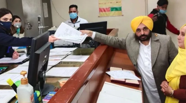 पंजाब चुनाव: आप के सीएम पद के चेहरे भगवंत मान ने धुरी से दाखिल किया नामांकन पत्र