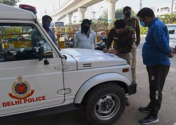 दिल्ली में मास्क नहीं लगाने पर 4400 से ज्यादा लोगों का कटा चालान