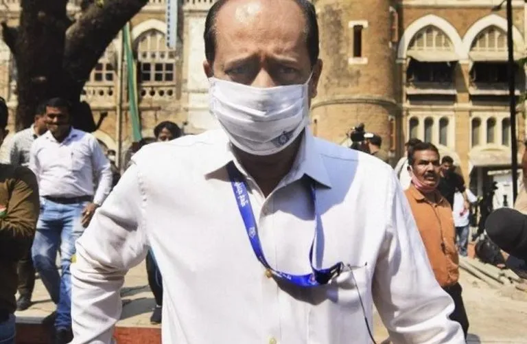 परमबीर सिंह और वाजे की ‘गुप्त’ बैठक मामले में चार पुलिस कर्मियों को कारण बताओ नोटिस