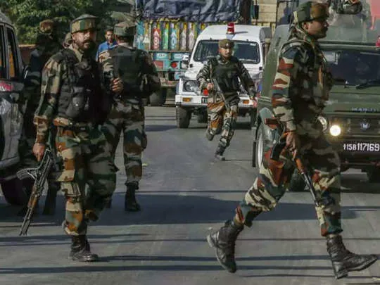 श्रीनगर में सुरक्षाकर्मियों पर ग्रेनेड हमला, हमले में चार सुरक्षाकर्मी घायल