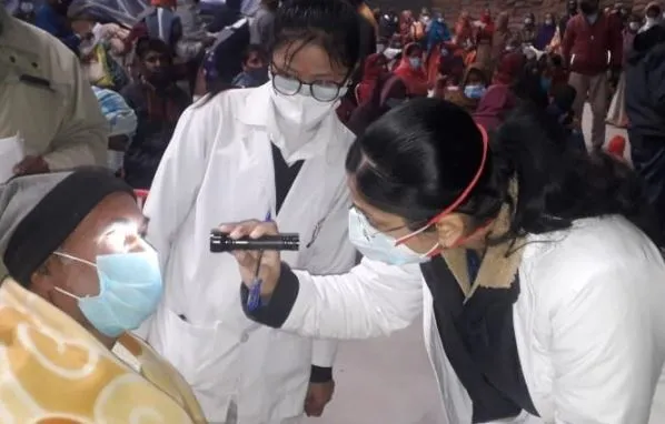 पीलीभीत: 17 मरीजों काे मोतियाबिंद ऑपरेशन के लिए भेजा गया रोहिलखंड मेडिकल कॉलेज