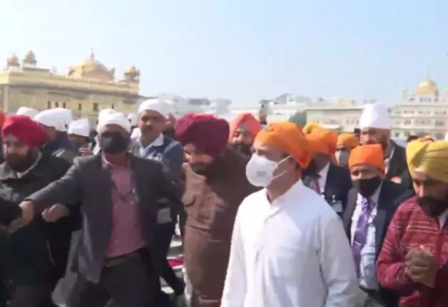 पंजाब चुनाव: डिजिटल रैली से पहले राहुल गांधी ने स्वर्ण मंदिर में मत्था टेका, जलियांवाला बाग में शहीदों को दी श्रद्धांजलि