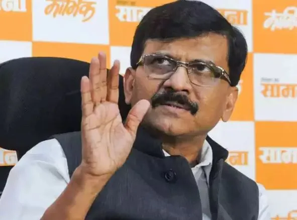 UP Election 2022: संजय राउत ने किया दावा, अभी 10 और मंत्री देंगे इस्तीफा!