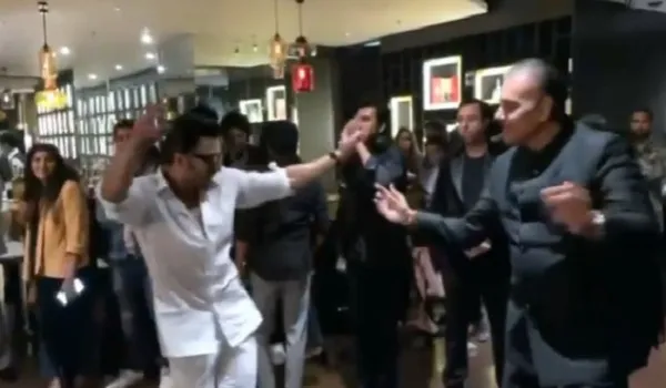 रवि शास्‍त्री ने रणवीर सिंह के साथ किया धमाकेदार डांस, खास अंदाज में दी न्यू ईयर की शुभकामनाएं… देखें वीडियो