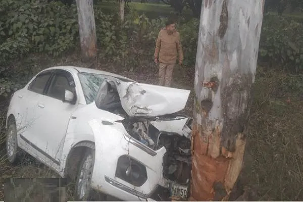बिजनौर: अनियंत्रित होकर पेड़ से टकराई कार, महिला की मौत