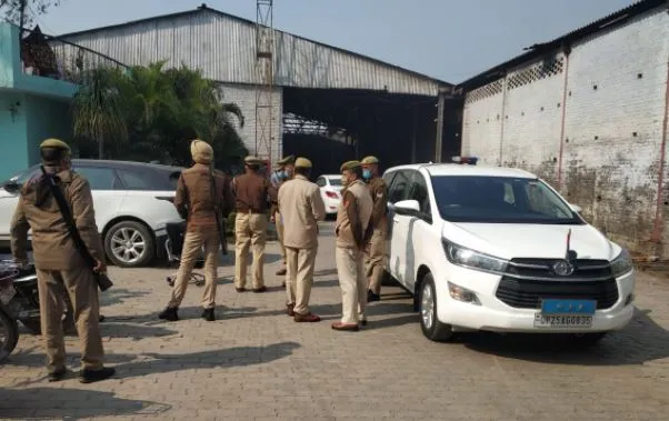 बरेली संजीव हत्याकांड: पुलिस अधिकारियों ने किया घटनास्थल का निरीक्षण, बेटे से की पूछताछ
