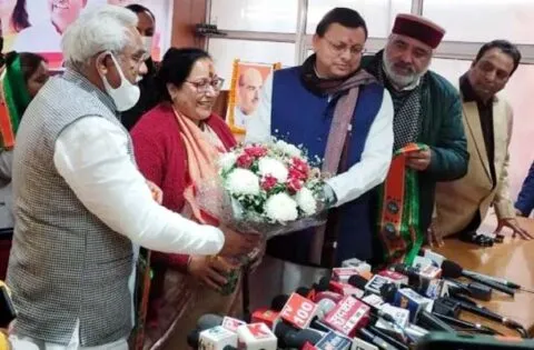 उत्तराखंड: विधानसभा चुनाव से पहले कांग्रेस को बड़ा झटका, महिला प्रदेश अध्यक्ष सरिता आर्या ने थामा भाजपा का दामन