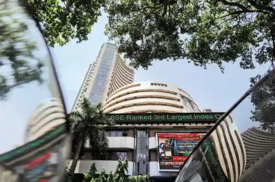 Market Drop: सेंसेक्स 900 अंक से अधिक टूटा, निफ्टी 17,000 से नीचे