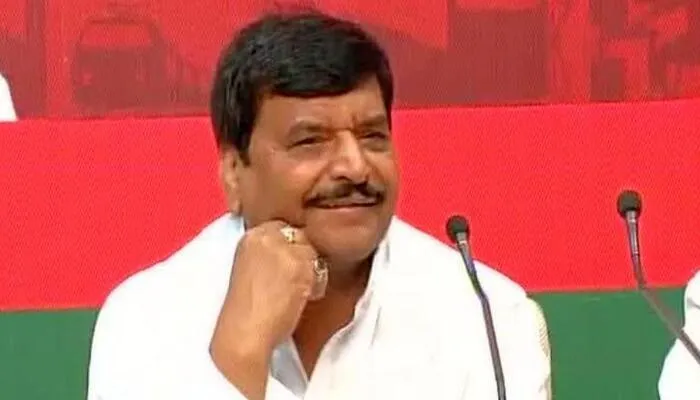 यूपी चुनाव: चाचा शिवपाल ने नामांकन के बाद अखिलेश को दिया आशीर्वाद, कही यह बड़ी बात…