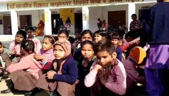 लखनऊ: हाड़ कंपा देने वाली ठंड में 45 लाख मासूमों को अब तक नहीं मिला स्वेटर…