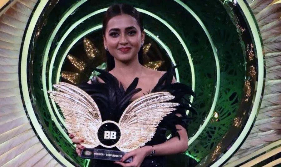 तेजस्वी प्रकाश  ने जीती Bigg Boss 15 की ट्रॉफी, सितारों ने दी बधाइयां, कई स्टार्स रिजल्ट से हुए निराश…