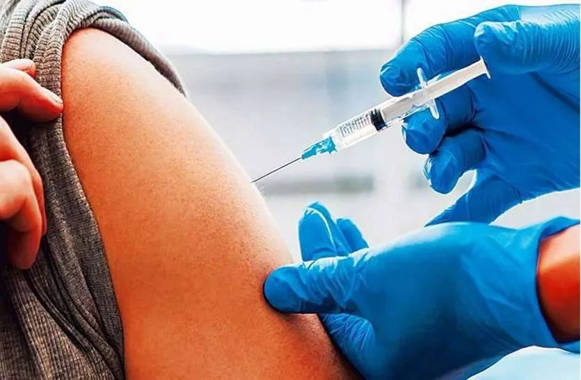 बरेली: वैक्सीनेशन का ग्राफ बढ़ाने को स्कूलों में लगेंगे कैंप