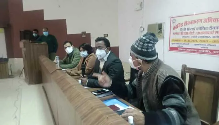 स्कूलों में कैंप लगाकर किशोरों का होगा वैक्सीनेशन: जिलाधिकारी